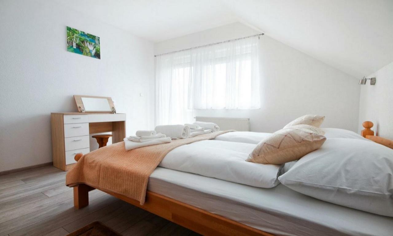 Apartment Josipa Seliste Dreznicko Exterior photo